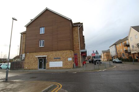 Quartz Way, 2 bedroom Flat to rent, &pound;1,200 pcm