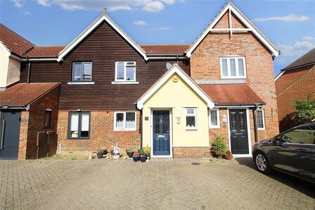 Teal Way, 2 bedroom Mid Terrace House for sale, £270,000