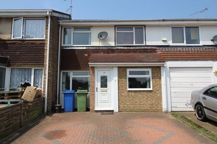 3 bedroom Mid Terrace House to rent