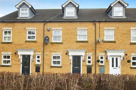 Premier Way, 3 bedroom Mid Terrace House for sale, £300,000