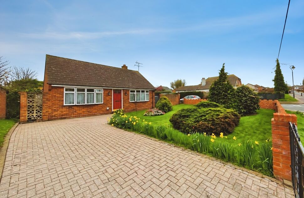 2 bedroom Detached Bungalow for sale