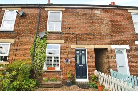 3 bedroom Mid Terrace House for sale