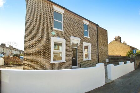 Shortlands Road, 2 bedroom End Terrace House to rent, £1,400 pcm