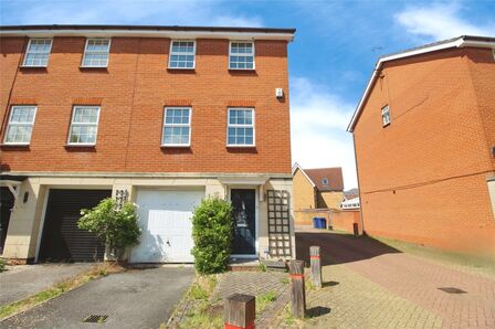 Moonstone Square, 3 bedroom End Terrace House for sale, £300,000