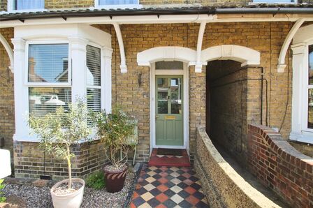 3 bedroom Mid Terrace House for sale
