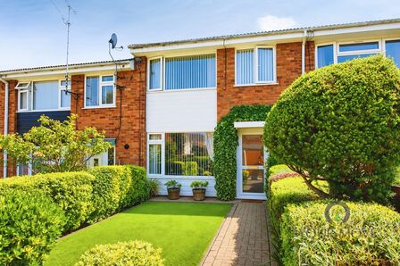Heather Close, 3 bedroom Mid Terrace House for sale, &pound;270,000