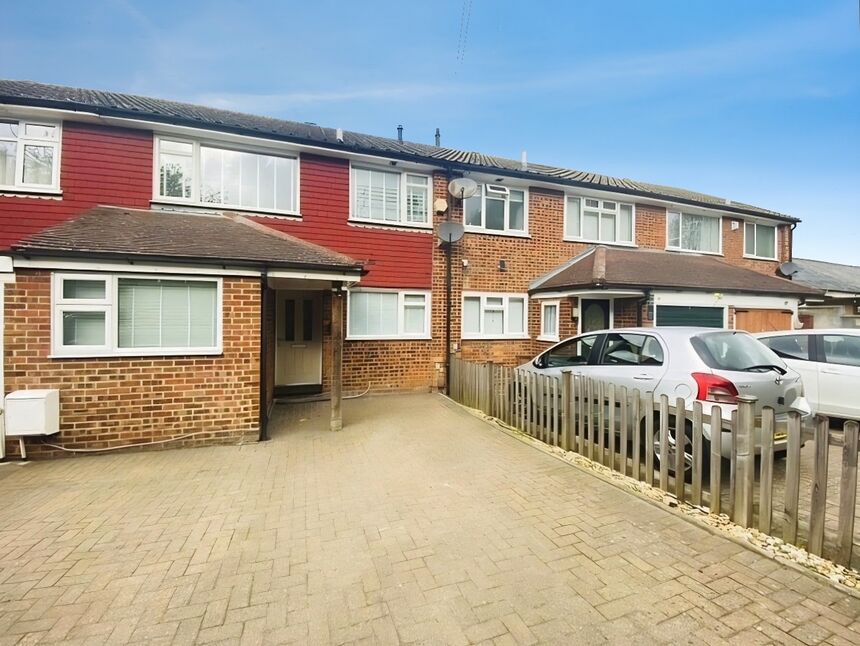 4 bedroom Mid Terrace House for sale