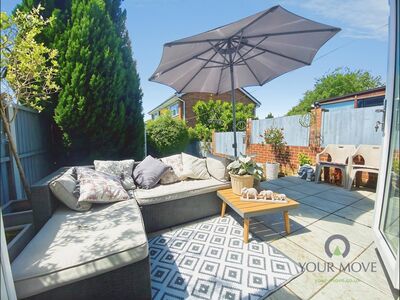 2 bedroom Mid Terrace House for sale