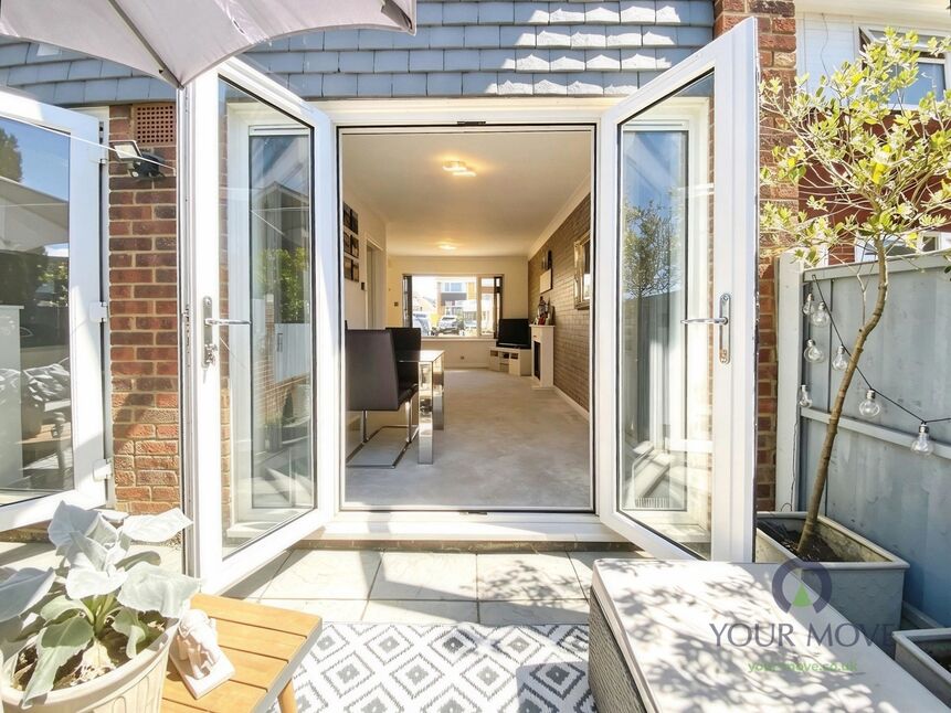 2 bedroom Mid Terrace House for sale