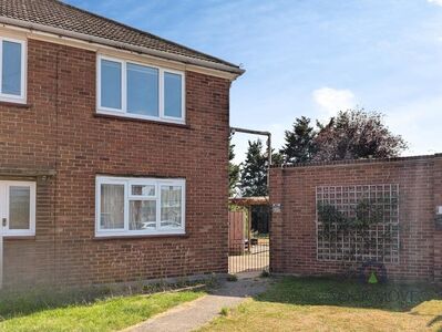 Almond Tree Close, 2 bedroom Semi Detached Flat to rent, &pound;1,400 pcm