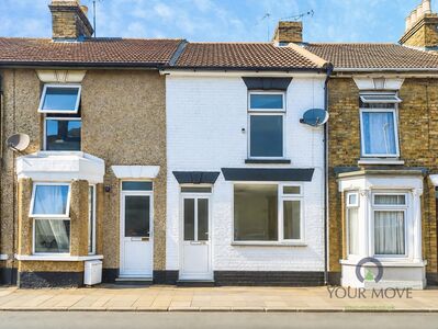 3 bedroom Mid Terrace House for sale