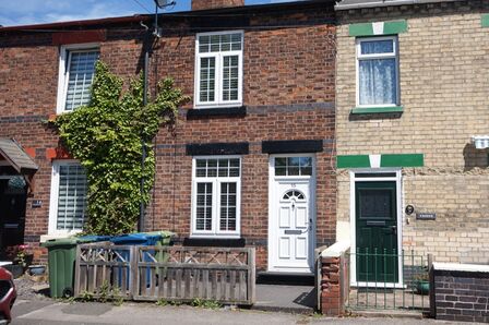Shrewsbury Road, 2 bedroom Mid Terrace House to rent, &pound;850 pcm
