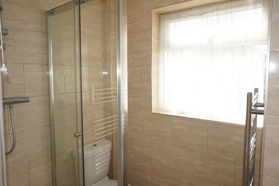 Separate Shower Room