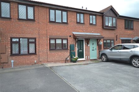 Benenden Close, 2 bedroom Mid Terrace House to rent, £900 pcm