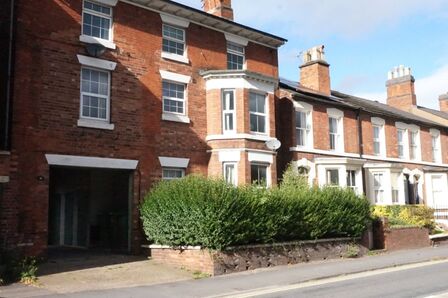 Wolverhampton Road, 2 bedroom  Flat to rent, £850 pcm