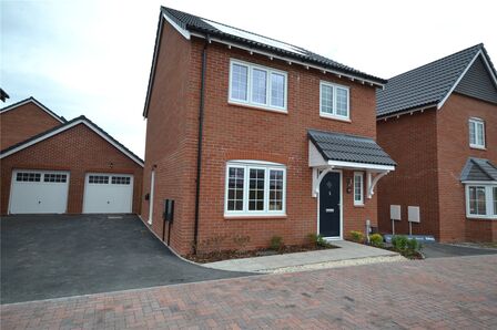 Hornbeam Way, 3 bedroom Detached House to rent, £1,400 pcm