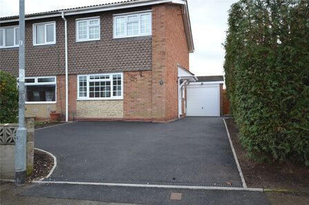 Trent Close, 3 bedroom Semi Detached House to rent, &pound;1,200 pcm