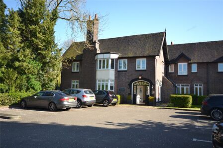 Manor Farm Drive, 2 bedroom Flat to rent, &pound;995 pcm