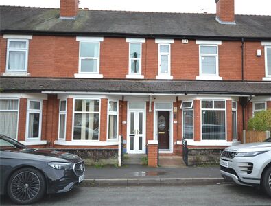 Oxford Gardens, 3 bedroom Mid Terrace House to rent, &pound;1,200 pcm