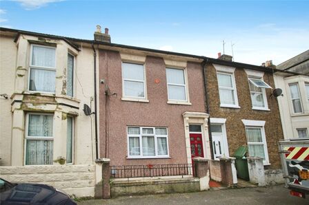 Meyrick Road, 3 bedroom Mid Terrace House to rent, £1,300 pcm