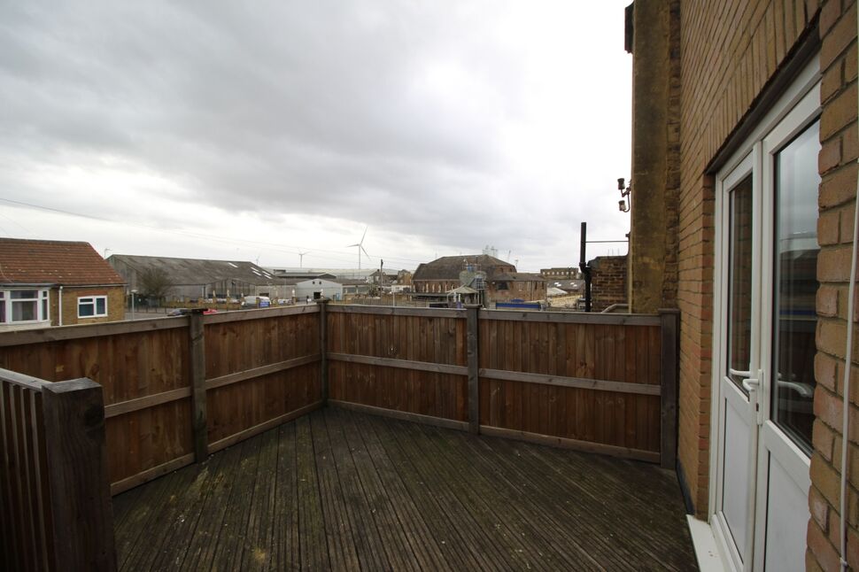 Main image of 2 bedroom Flat to rent, Charles Street, Sheerness, Kent, ME12