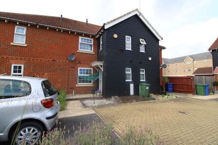 2 bedroom Mid Terrace House to rent