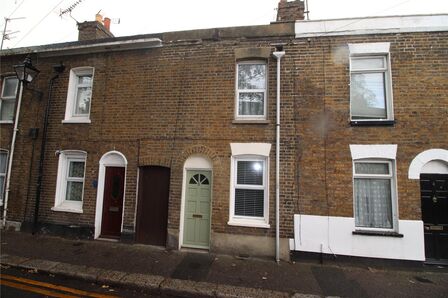 Beach Street, 2 bedroom Mid Terrace House to rent, £900 pcm