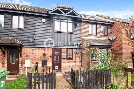 Anne Boleyn Close, 2 bedroom Mid Terrace House to rent, &pound;1,150 pcm
