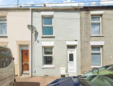 2 bedroom Mid Terrace House to rent