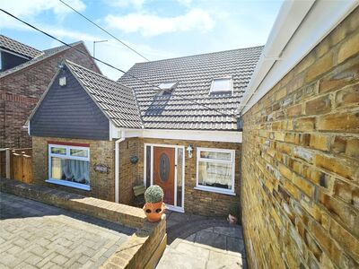 Queenborough Drive, 4 bedroom Detached House for sale, £450,000