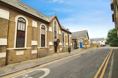 North Road,  Flat for sale, £80,000
