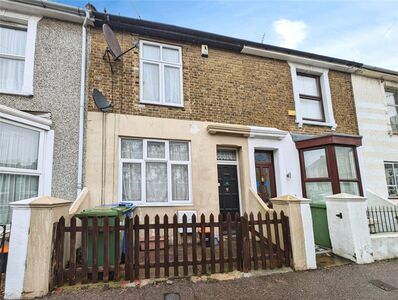 3 bedroom Mid Terrace House to rent
