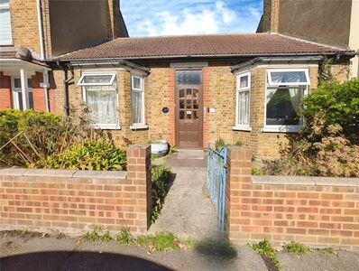 2 bedroom Mid Terrace Bungalow for sale