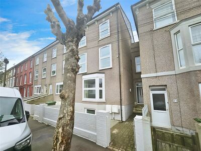 5 bedroom Mid Terrace House for sale