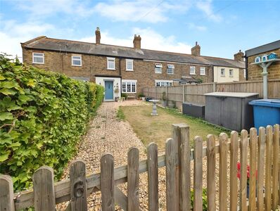 3 bedroom Mid Terrace House for sale