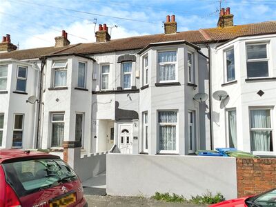 3 bedroom Mid Terrace House to rent