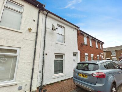 3 bedroom Mid Terrace House to rent