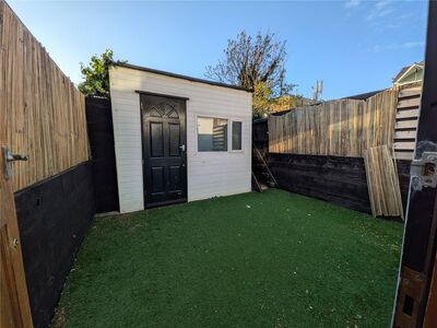 4 bedroom Mid Terrace House for sale