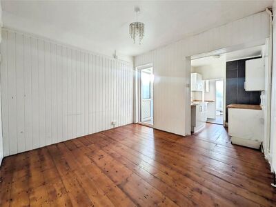 Portland Terrace, 4 bedroom Mid Terrace House for sale, &pound;195,000