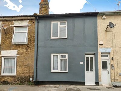 3 bedroom Mid Terrace House for sale