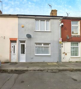 James Street, 3 bedroom Mid Terrace House to rent, &pound;1,300 pcm