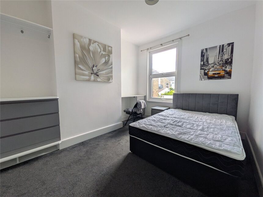 Main image of 1 bedroom Mid Terrace House to rent, Broadway, Sheerness, Kent, ME12