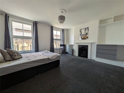Broadway, 1 bedroom House to rent, &pound;750 pcm