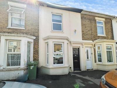 3 bedroom Mid Terrace House for sale