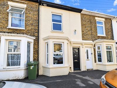 3 bedroom Mid Terrace House for sale