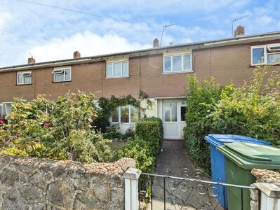 3 bedroom Mid Terrace House for sale
