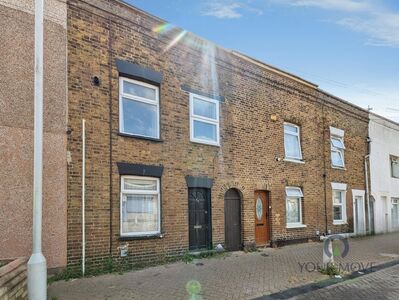 2 bedroom Mid Terrace House for sale
