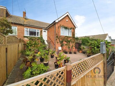 2 bedroom End Terrace Bungalow for sale