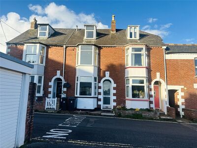 3 bedroom Mid Terrace House to rent