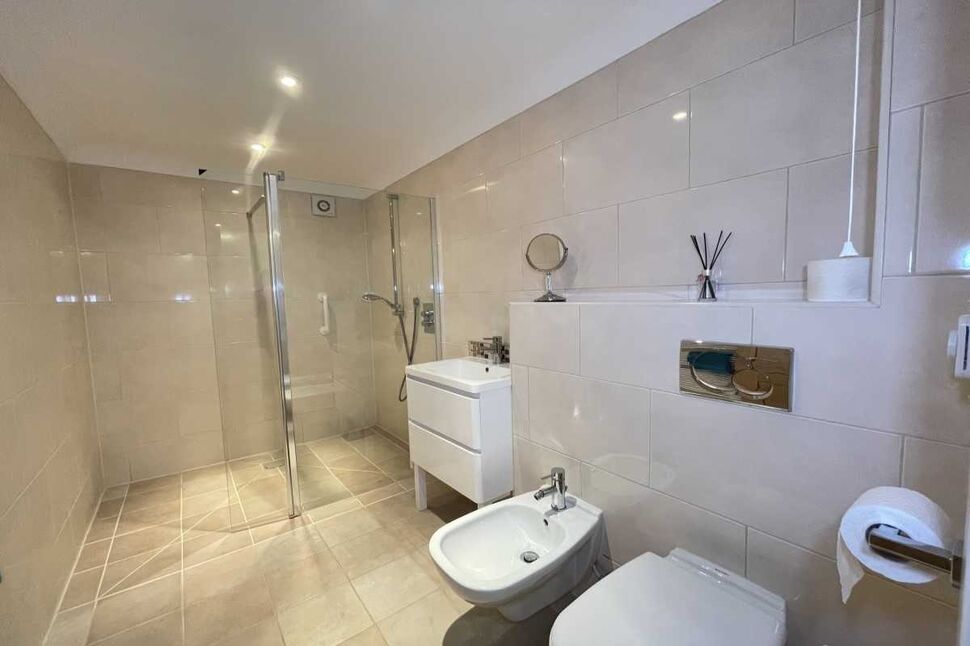 Cloakroom / WC